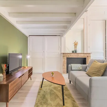 With Mezzanine 150m From The Metro *