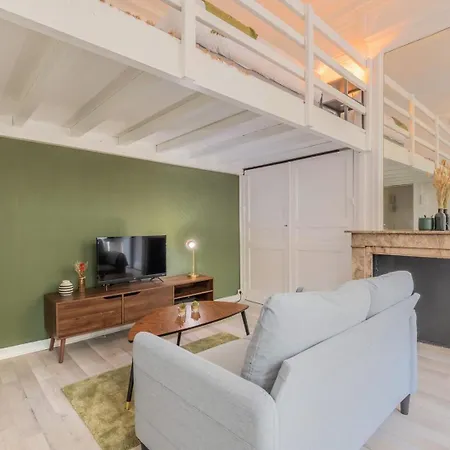 With Mezzanine 150m From The Metro *