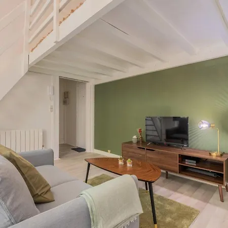 With Mezzanine 150m From The Metro *