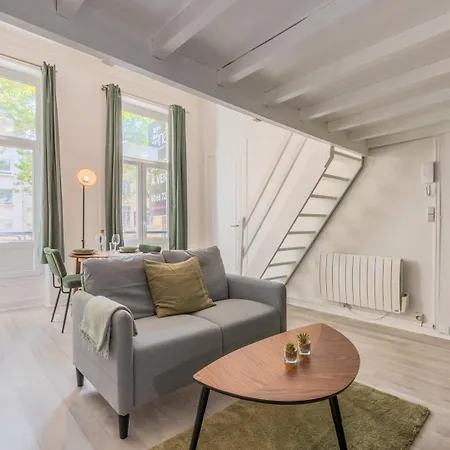 With Mezzanine 150m From The Metro Lille