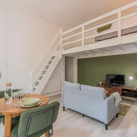 With Mezzanine 150m From The Metro Apartamento *